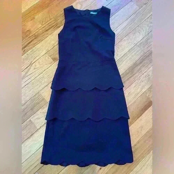 J. McLaughlin Dresses & Skirts - J Mclaughlin Navy Blue Scallop Hem Tiered Sleeveless Sheath Dress Women’s Size 4